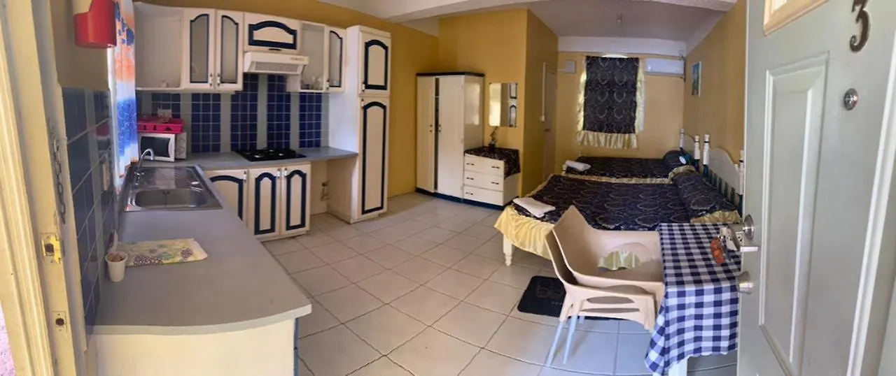 Hotel Caprice Studio & Guest House Roger